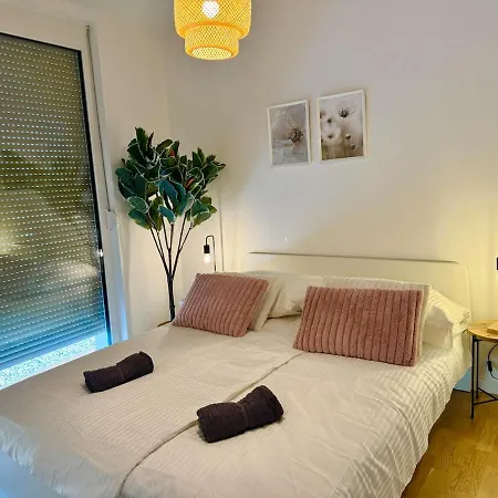 Modern With Balcony Near Scs * Wiener Neudorf